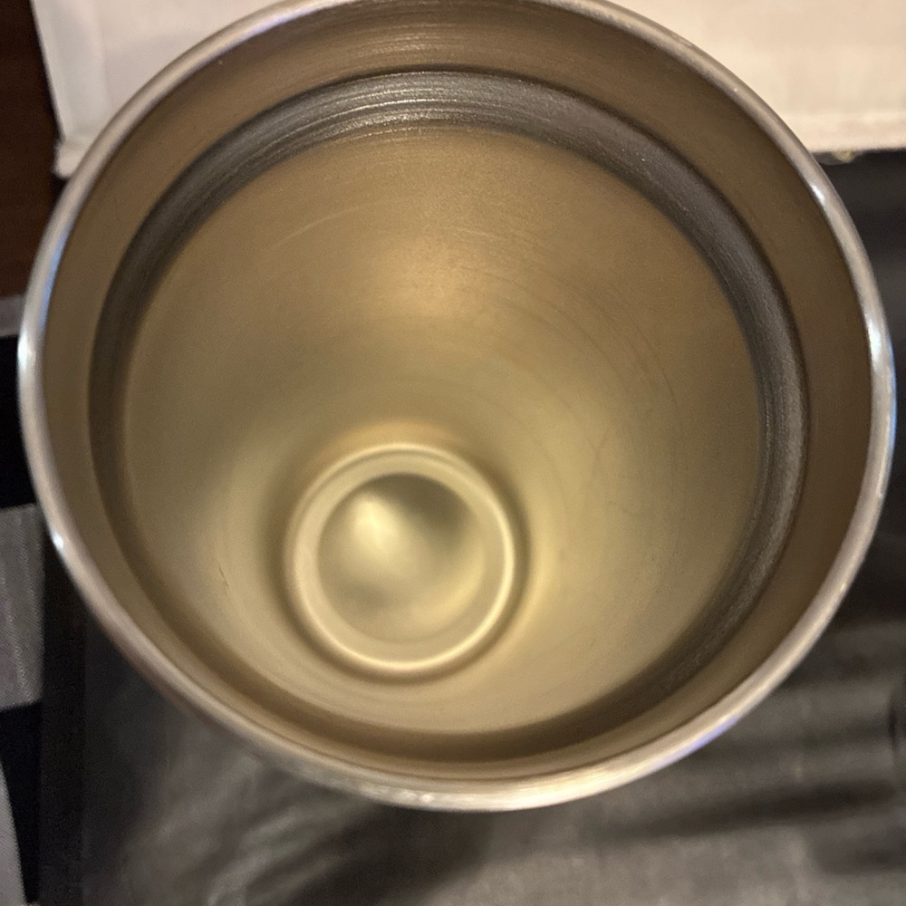 Yeti Silver Tumbler 20oz - Picture 4 of 6